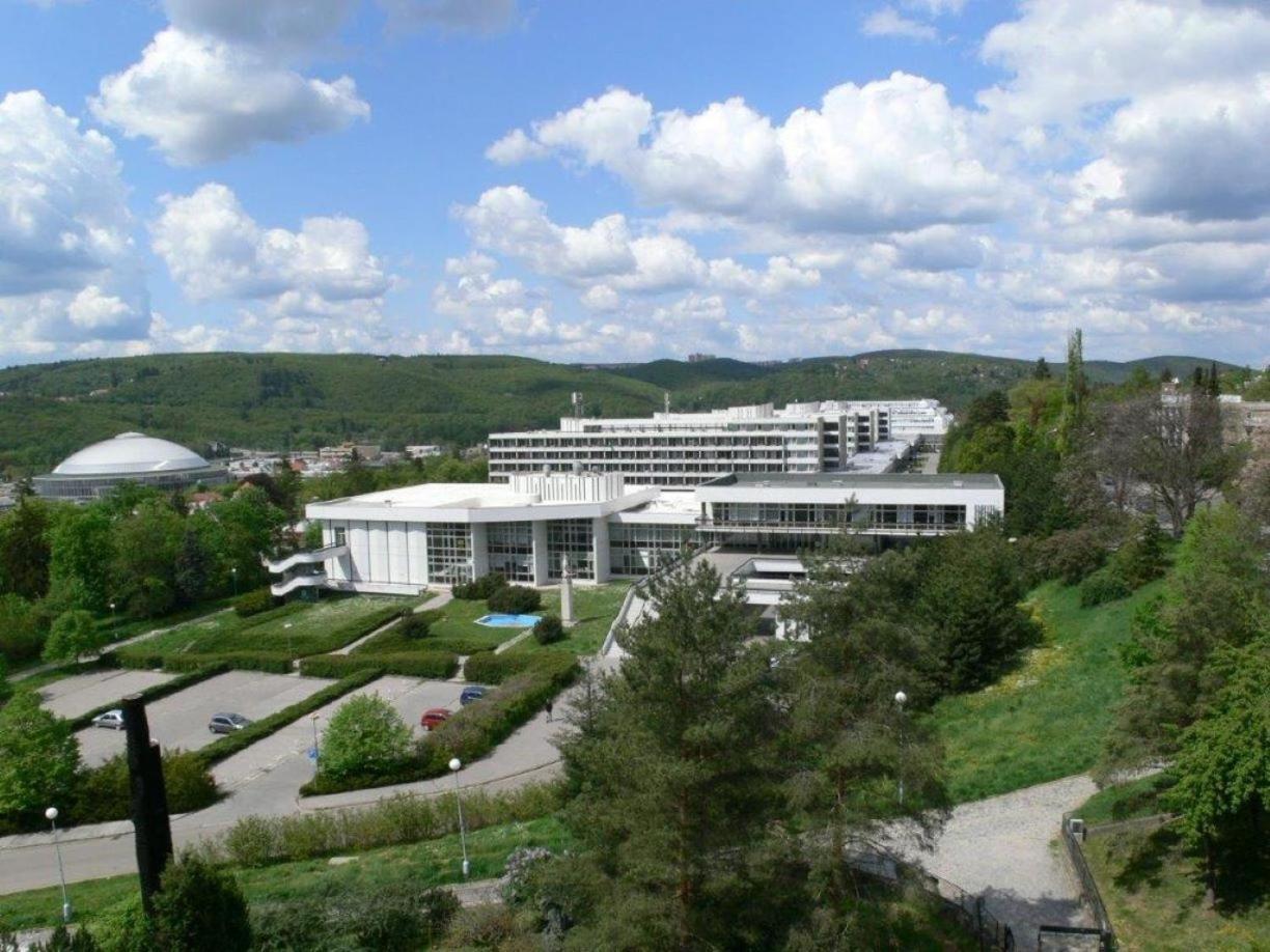 Koleje Vinarska Hotel Brno Buitenkant foto
