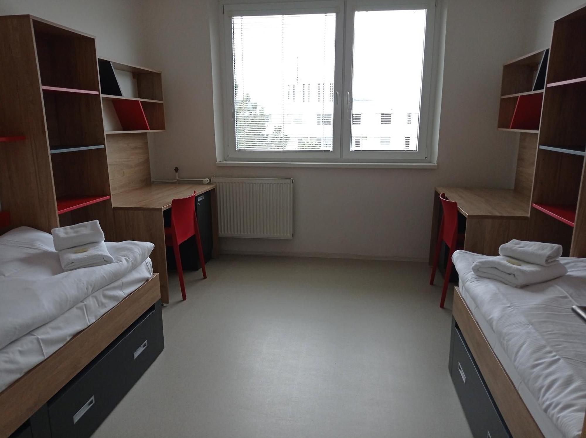 Koleje Vinarska Hotel Brno Buitenkant foto